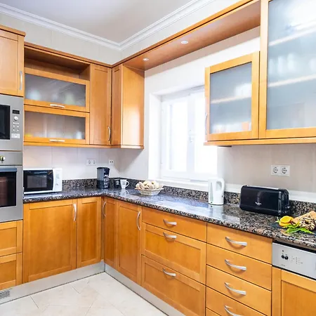 Holiday Home Albufeira Near Beaches & Pool فيلة البوفيرا