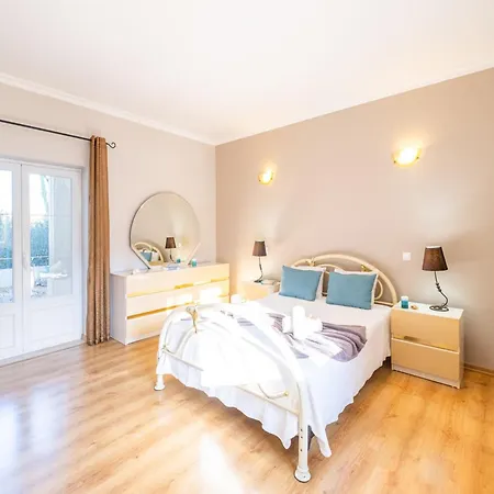 Villa Holiday Home Albufeira Near Beaches & Pool Albufeira