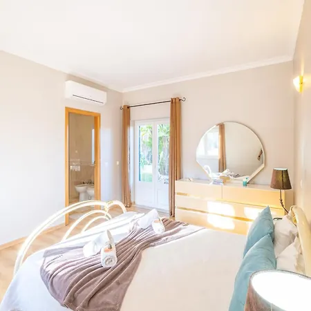 Villa Holiday Home Albufeira Near Beaches & Pool