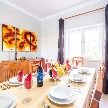 Villa Holiday Home Albufeira Near Beaches & Pool