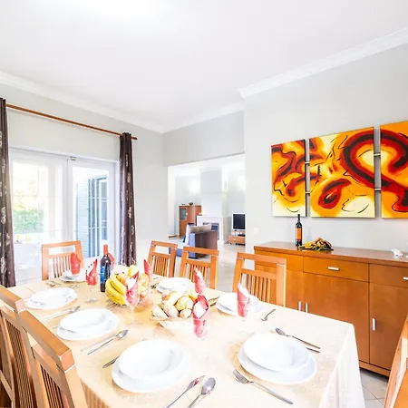 Holiday Home Albufeira Near Beaches & Pool Villa *
