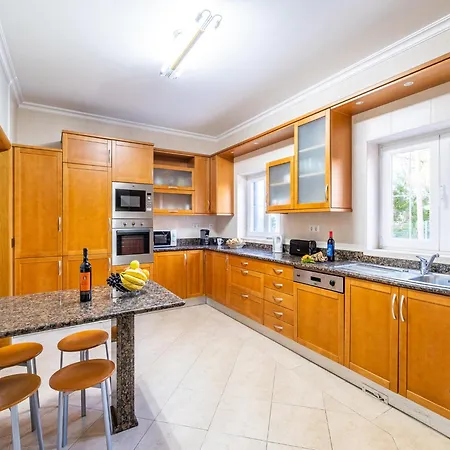 Villa Holiday Home Albufeira Near Beaches & Pool *