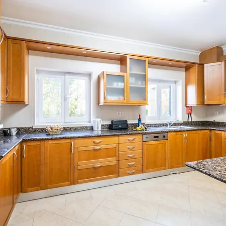 Holiday Home Albufeira Near Beaches & Pool Albufeira